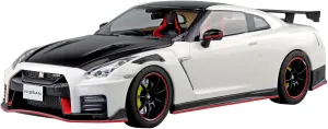 Aoshima Nissan R35 GT-R Nismo Special Edition 2022 (White Pearl) 1:24 Scale Model Kit
