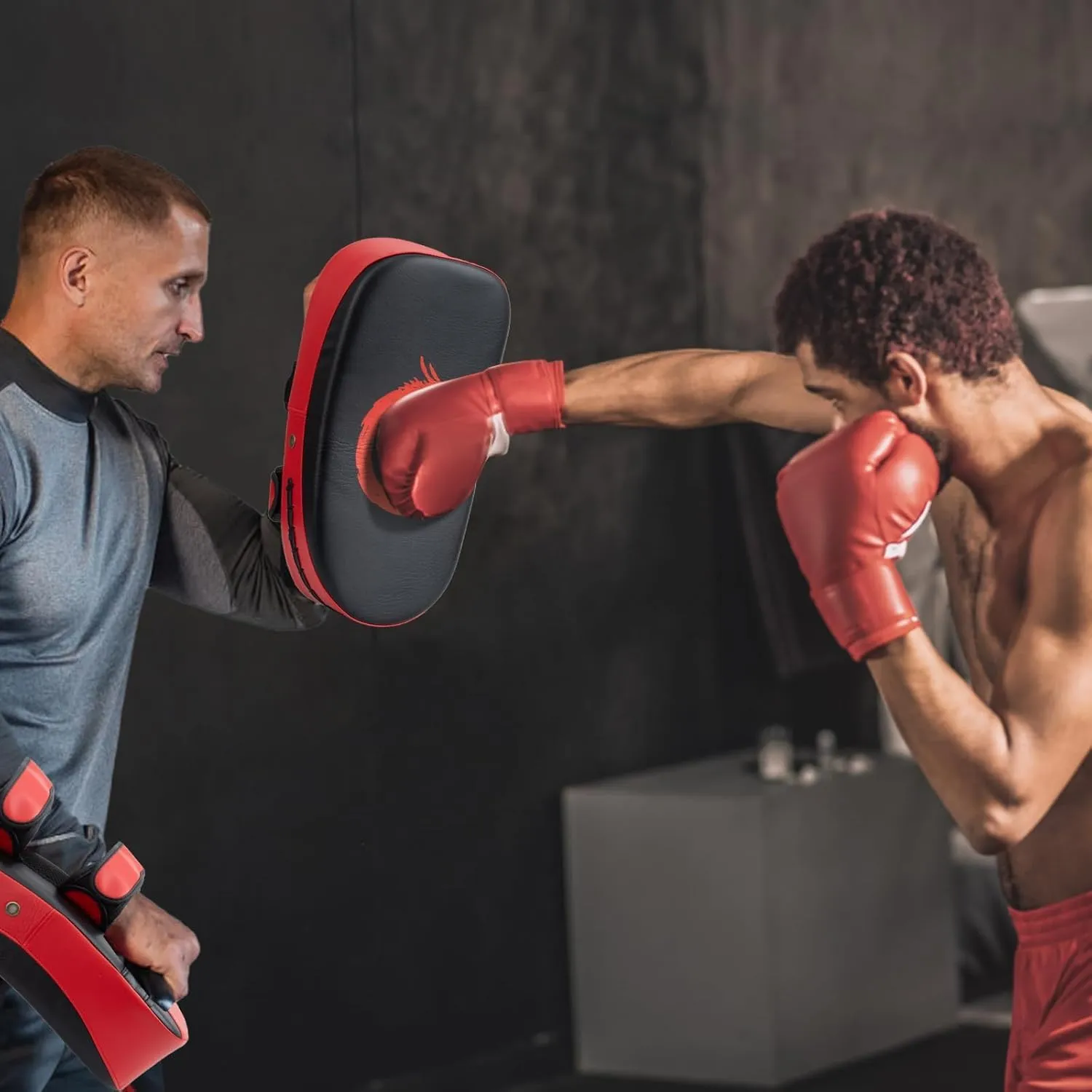 Curved Muay Thai Pad Kicking Shield Training Equipment Kick Muay Thai Pad Kickboxing Strike Coaching Martial Arts