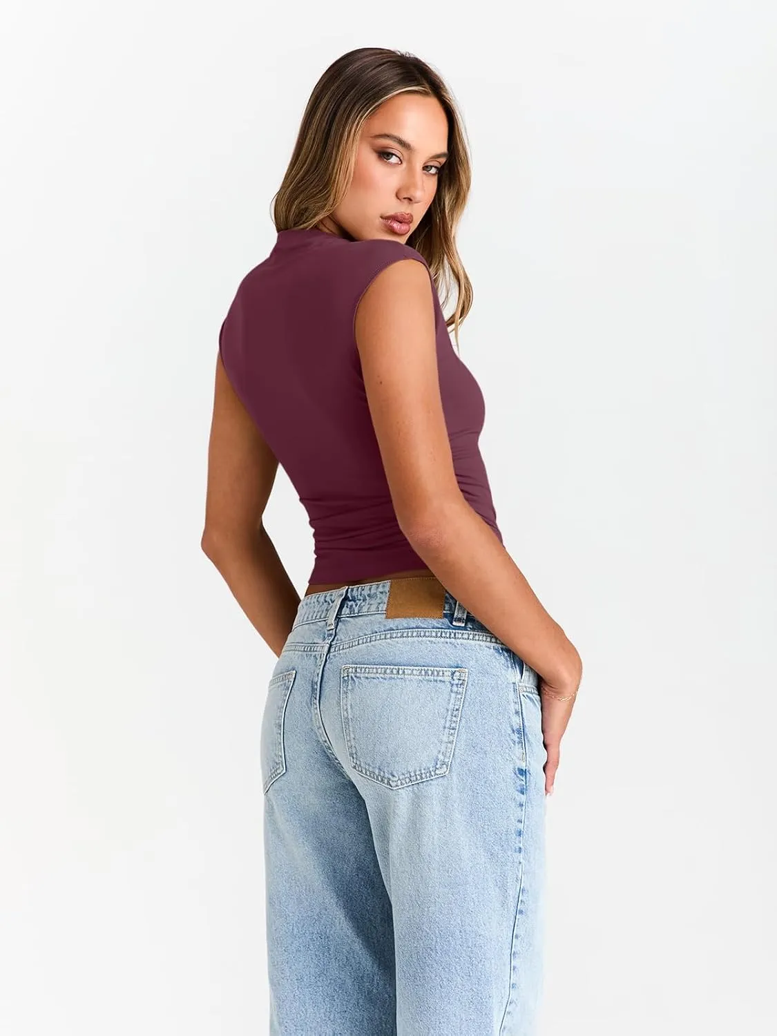 Trendy Queen Women's Going Out Basic Tank Tops Mock Neck Spring Clothes Sleeveless Cute Shirts Summer Y2K Sexy Outfits 2025