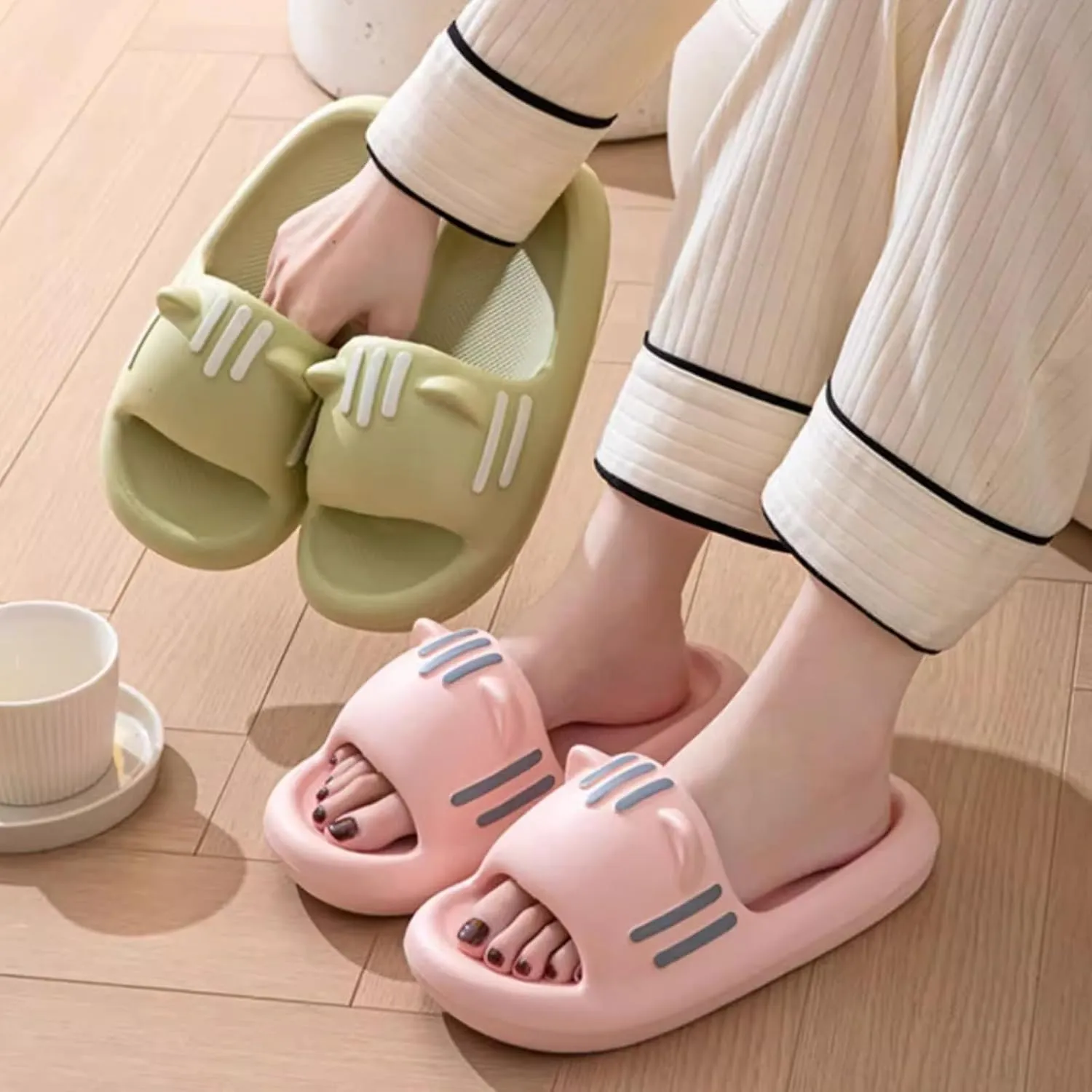 Women’s Slides Cute Bathroom Slippers Non-Slip Cartoon Cat Shaped Indoor Outdoor Summer Slippers