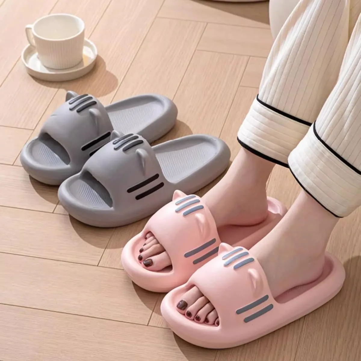 Women’s Slides Cute Bathroom Slippers Non-Slip Cartoon Cat Shaped Indoor Outdoor Summer Slippers